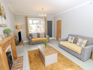 Living area - Morningside, Totland Bay. WiFi (Totland Bay)