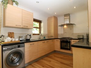 Dishwasher, high chair - T? Gareg, Llanddaniel, Gaerwen (Gaerwen)