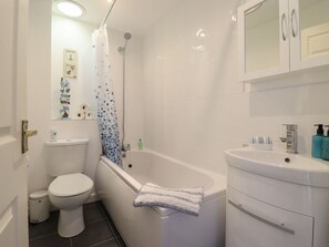 Shower - Tritons Retreat, Sir Ynys Mon. (Moelfre)