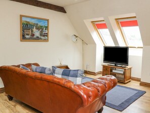 Living area - Glenmhor Apartment, Fort William (Fort William)
