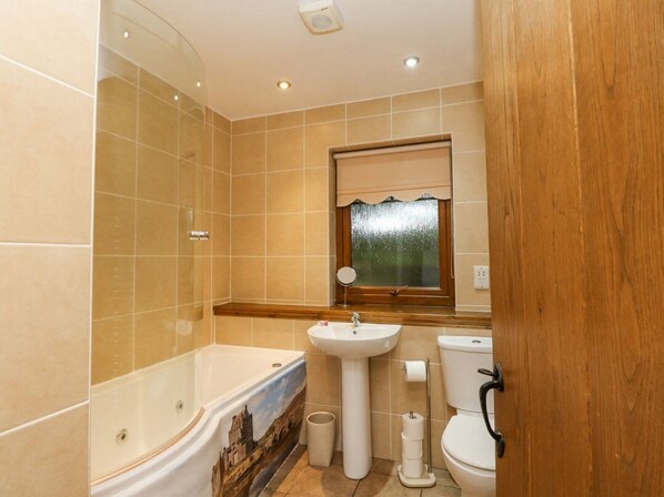 Shower - Glenmhor Apartment, Fort William (Fort William)