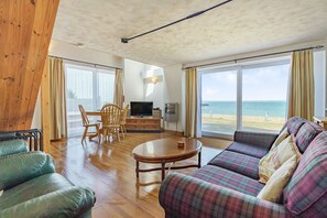 Living area - North West Sea View No. 3, Yarmouth (Norton)
