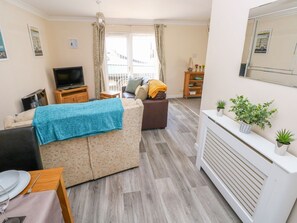 Living area - Cranford Cottage: Cozy Retreat (Pembroke)