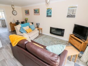 Living area - Cranford Cottage: Cozy Retreat (Pembroke)