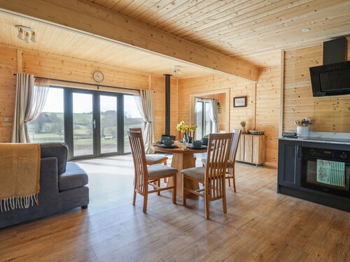 Foxglove: A Charming Retreat in Chard