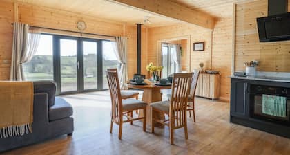 Foxglove: A Charming Retreat in Chard