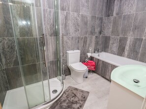 Shower - New Heights rests in Oxenhope. (Keighley)