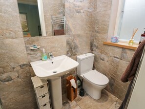 Shower - New Heights rests in Oxenhope. (Keighley)