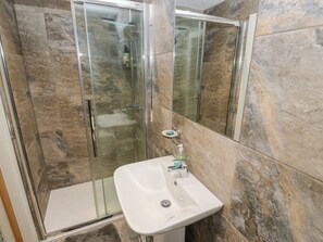 Shower - New Heights rests in Oxenhope. (Keighley)