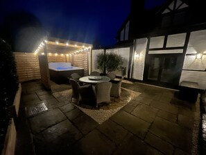 Outdoor dining - Weston Cottage, Welford-On-Avon (Stratford-upon-Avon)