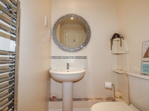 Shower - Flat 2, Newquay, Cornwall (Newquay)