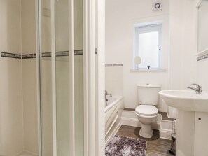 Shower - Flat 2, Newquay, Cornwall (Newquay)