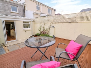 Outdoor dining - Bank House, Newcastle Emlyn (Newcastle Emlyn)