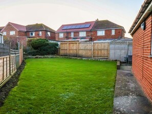 Property grounds - LA ROCHELLE, 3 bedrooms, family-friendly, Whitby (Whitby)