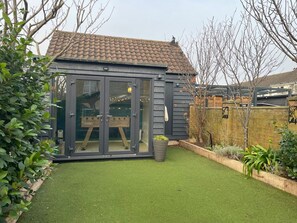 Outdoor dining - Happy Place Sheringham Norfolk (Sheringham)
