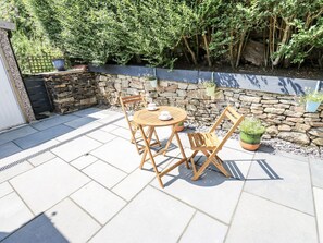 Outdoor dining - Little Birchinlea, Glossop (Glossop)
