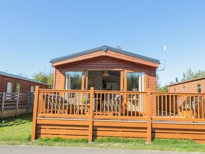 Terrace/patio - 10 Percy Drive, Felton. 2 bed. (Morpeth)