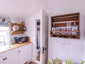 Private kitchen - Bumble's Retreat, Bury St Edmunds (Bury St. Edmunds)