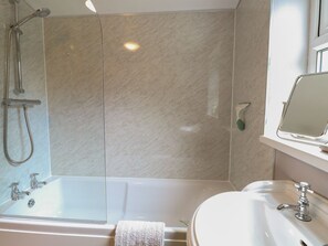 Shower - Flint Cottage in West Caister. (Great Yarmouth)