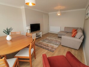 Living area - 36 Chatsworth Close, Bridlington (Bridlington)