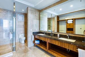 Shower, hair dryer, towels - Luxury bayfront condo with amazing views, pool & spa (Puerto Vallarta)