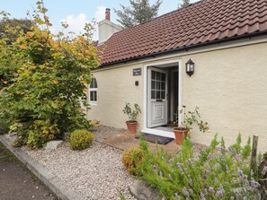 Exterior detail - Gingerbread House Thurso 1-bed (Thurso)