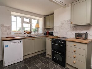 Private kitchen - 2 Beck Houses is in Menethorpe (Malton)