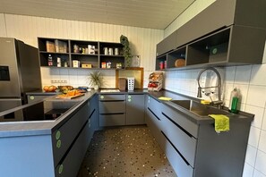 Køleskab, ovn, kogeplade, opvaskemaskine