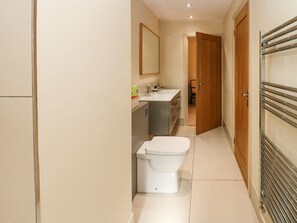 Shower - Cross Cottage, Brancepeth (Durham)