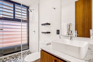 Shower, hair dryer, towels - 2nd-floor condo with heated outdoor pool, grills, balcony, W/D, AC (Puerto Vallarta)