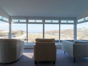 Interior - 1 Atlantic View is in Crantock (Newquay)