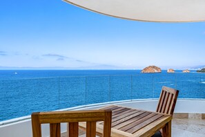 Outdoor dining - Impressive 8th-floor oceanfront condo with water views, hot tub & pool (Puerto Vallarta)