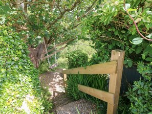 Property grounds - The Shephard Hut, Solva (Haverfordwest)