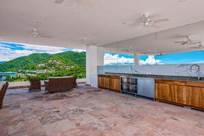 Interior - Oceanfront, 8th-floor condo with pool, pool spa & large balcony (Puerto Vallarta)