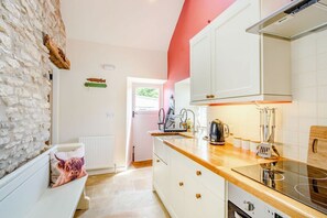 Private kitchen - Cow Byre Cottage, Snainton (Scarborough)