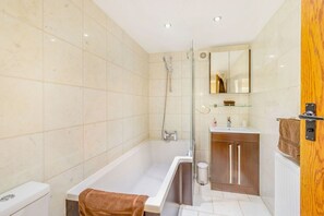 Shower - Cow Byre Cottage, Snainton (Scarborough)