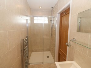 Shower - Paham: A Coastal Retreat in Aberdaron (Aberdaron)