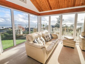 Fireplace - Paham: A Coastal Retreat in Aberdaron (Aberdaron)