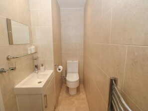 Shower - Paham: A Coastal Retreat in Aberdaron (Aberdaron)