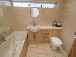 Shower - Paham: A Coastal Retreat in Aberdaron (Aberdaron)