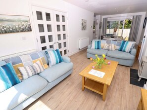 A living room with a sofa set, a coffee table, and a view of the outside. - Whitfield P1, Yarmouth (Yarmouth)