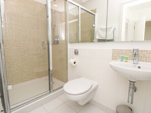 Shower - Whitfield P1, Yarmouth (Yarmouth)