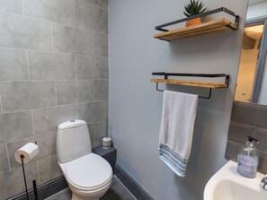 Shower - Book House, Whitby. 3 bedrooms (Whitby)