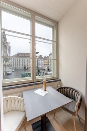 Chambre, vue ville | Restauration
