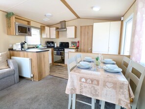Private kitchen - Oakley Retreat, Belton, Norfolk (Great Yarmouth)
