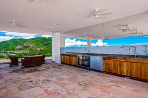 Interior - Oceanfront 9th-floor condo with balcony, water views & pool (Puerto Vallarta)