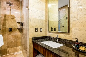 Shower, hair dryer, towels - Oceanfront 9th-floor condo with balcony, water views & pool (Puerto Vallarta)