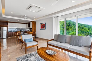 Living area - Luxurious condo with large oceanfront balcony and pool with view (Puerto Vallarta)