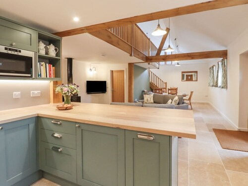 Swallows Lodge, in Dormansland