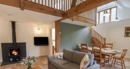 Swallows Lodge, in Dormansland